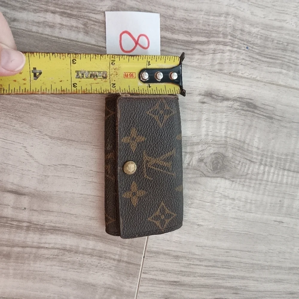 Authentic Louis Vuitton 4 Key Holder Monogram Canvas